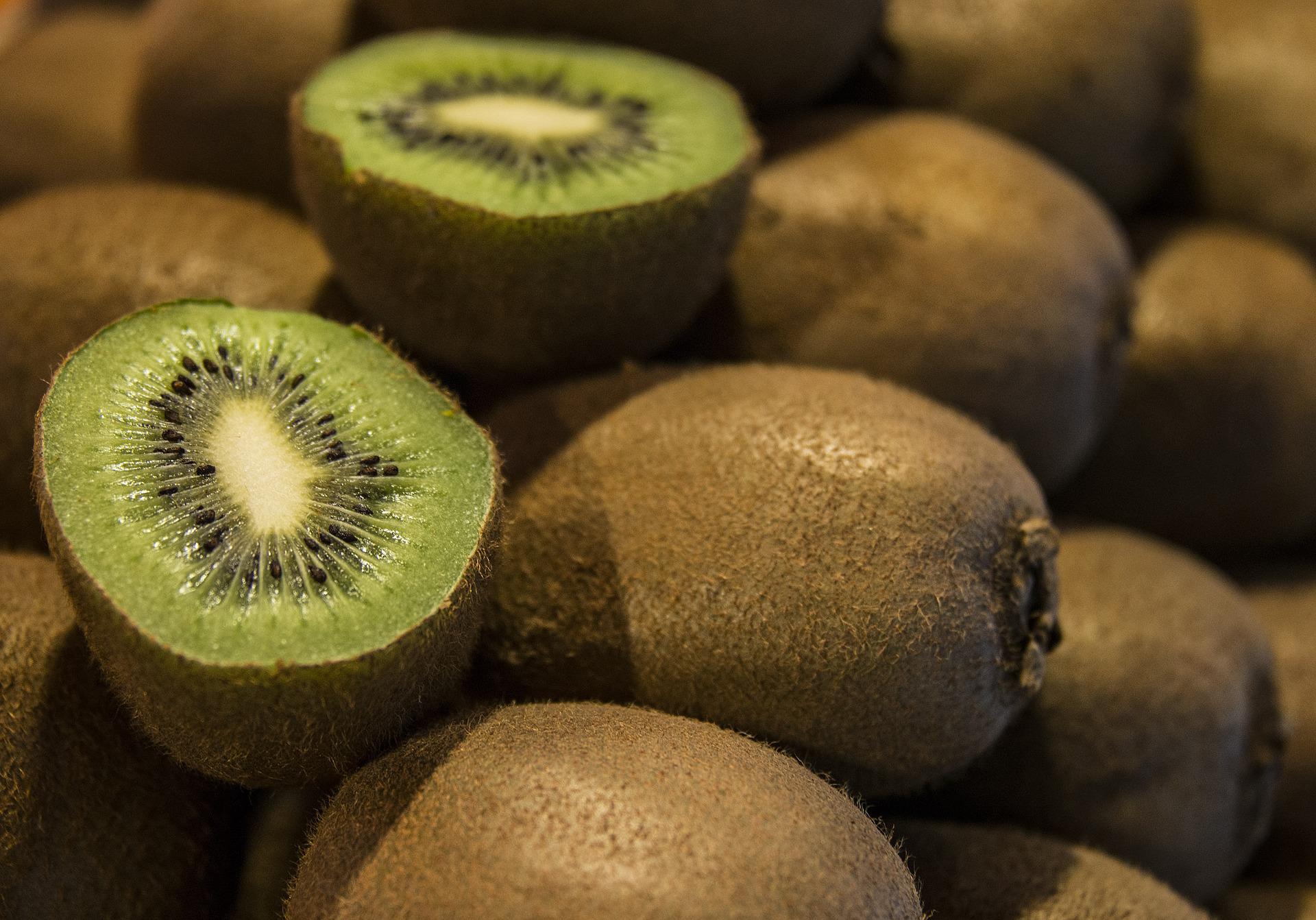kiwi sliced